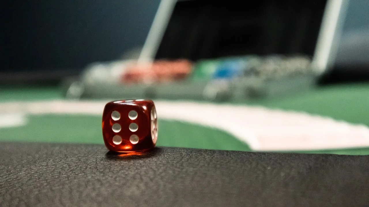 Vào phòng Poker nào trước? Đối chiếu lựa chọn tại UV88